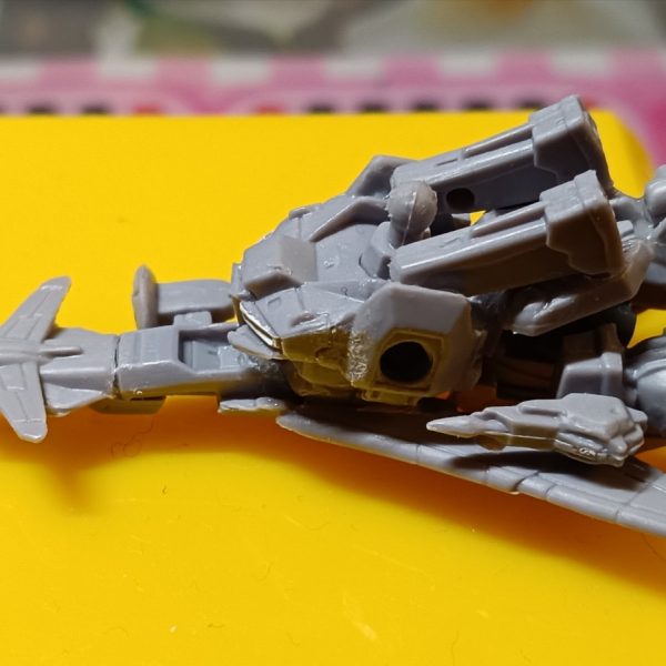 GUNSTAの皆さん、こんにちは。初投稿です。私は外国人なので、これは機械翻訳です。ぎこちない言い回しがあってもご容赦ください。ガシャポン戦士フォルテ 09のZプラスC1型&nbsp;モビルスーツをウェイブライダー仕様に改造してみようと思っています。出来栄えは粗雑で、ただ接着するだけの作業です。今後どのように改善していくか、まだ検討中です。（3枚目）