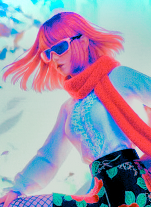 「えっ?なんで? 」『目を見れば分かるさ、「 !!」『 ニュータイプとは、そういうモノなんだよ、、 ハサウェイ・ノアハサウェイ「僕のはなしを信じてくれるひとは、はじめてだ! 夜中に窓の外に現れる 金色のガンダムを観るたびに、 何回も、何回も! 何時までも、 今日が繰り返し始まるんだ! 誰も信じてくれない! オトナは、みんな覚えていないんだ!ハマーン様『ハサウェイ、今日で終わりにしてやる、、 だから、、「ハサウェイ!!! 何をしているの!!ハサウェイ「!、母さん!ミライ「知らない他人と話ししちゃ!ダメって!言ったでしょ!ハサウェイ「でも、このひと! !、、アレ?、居ない?!ミライ「早く行くわよ!映画が始まるじゃない!ハサウェイ「え?ぁあ、、、もう何回も観たんだけど、、_________________ マシュマー「ハマーン様!遅れてすいません!ハマーン様「声が大きい! 今日はアルテイシアだ!マシュマー「す、すいませんキャラ「アンタの運転がヘタ過ぎなんだよ!マシュマー「お前の化粧が長すぎなんだろ! 何層塗っとるのだ!キャラ「はぁ?オンナの身だしなみだろ!、、ねぇ!ハマーン様!ハマーン様「そうなのか? ワタシは、何もしていないが?キャラ「ガーーーーーンッ!!マシュマー「みろ! そもそもハマーン様と 比較すること事態が、失礼だ!ハマーン様「ふっキャラ「あ!ハマーン様笑った!イェーーい!ワタシの勝ちーーっ!マシュマー「何を!負けんぞ!「行くぞ!いくぞ!、、ハマーン様「吉幾三だろ?マシュマー「ぇえっ!?キャラ「何しょうもないこと言ってんの! じょうだんは!、、ハマーン様「よし子ちゃんか?キャラ「えーーーーっ!ガラガラ!ガシャン!モンド「うわ!自販機壊れた!めっちゃジュース出て来る!!「ナニコレ!!でも!ラッキー!! 「ヤッター!ママ観て!「ガチャで!超レアの! アッガイ出たよ!!ハマーン様「なるほど、、理解したよ ジュドー、、お前達に一つだけ聞きたいことがある、マシュマー「、?キャラ「はい?ハマーン様「ガンダムを知っているか?