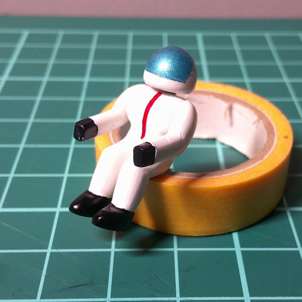 こちらも雑ですが、作業員のフィギュアもプラ板から作成。