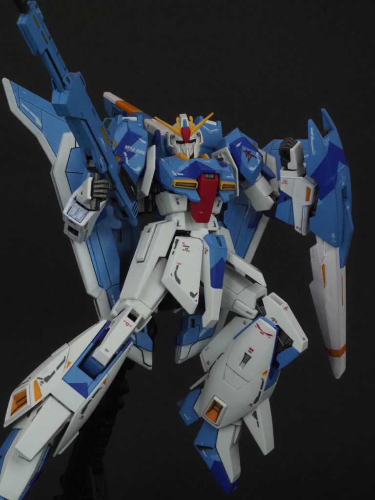 センチネル味のあるスプリッター迷彩はカッコいいです。アムロのマーク入ってますがZガンダム3号機とは無関係の機体なの・・・?