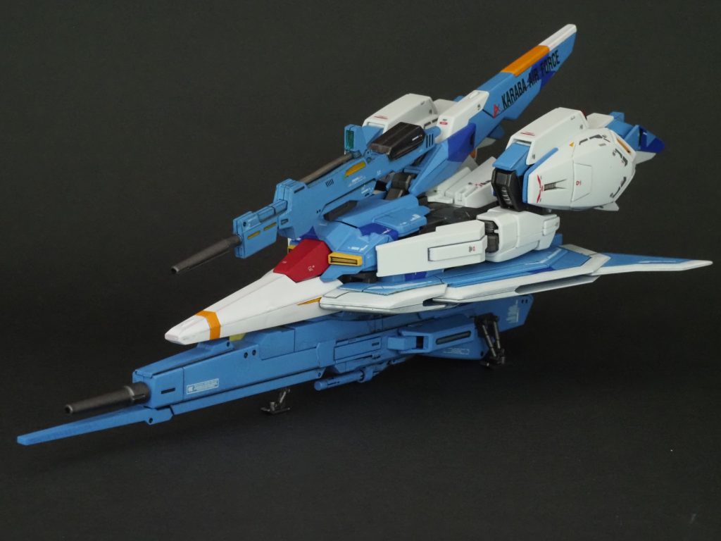 ウェーブライダーに変形。最初にバラバラにするのには笑ってしまいましたがカッチリとしたシルエットでめちゃくちゃカッコいいですね。