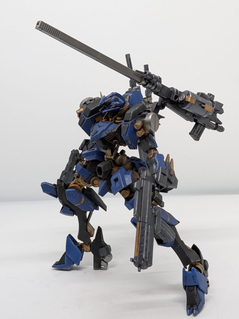 レールキャノン対MA戦を想定して製造された武装小型リアクターを搭載しレアアロイ弾を使用チャージにより射程距離、貫通力が大幅に強化されパイロットの狙撃能力の高さにより絶大な威力を誇る