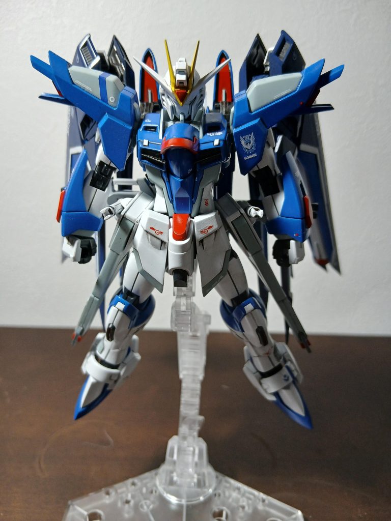 スタイルで加工したのは。。。・腰のレールガンのスリム化・腰フロントアーマー延長・足首のアンクルガードスリム化・羽のスリム化&シャープ化くらいです(gundam-kao6)