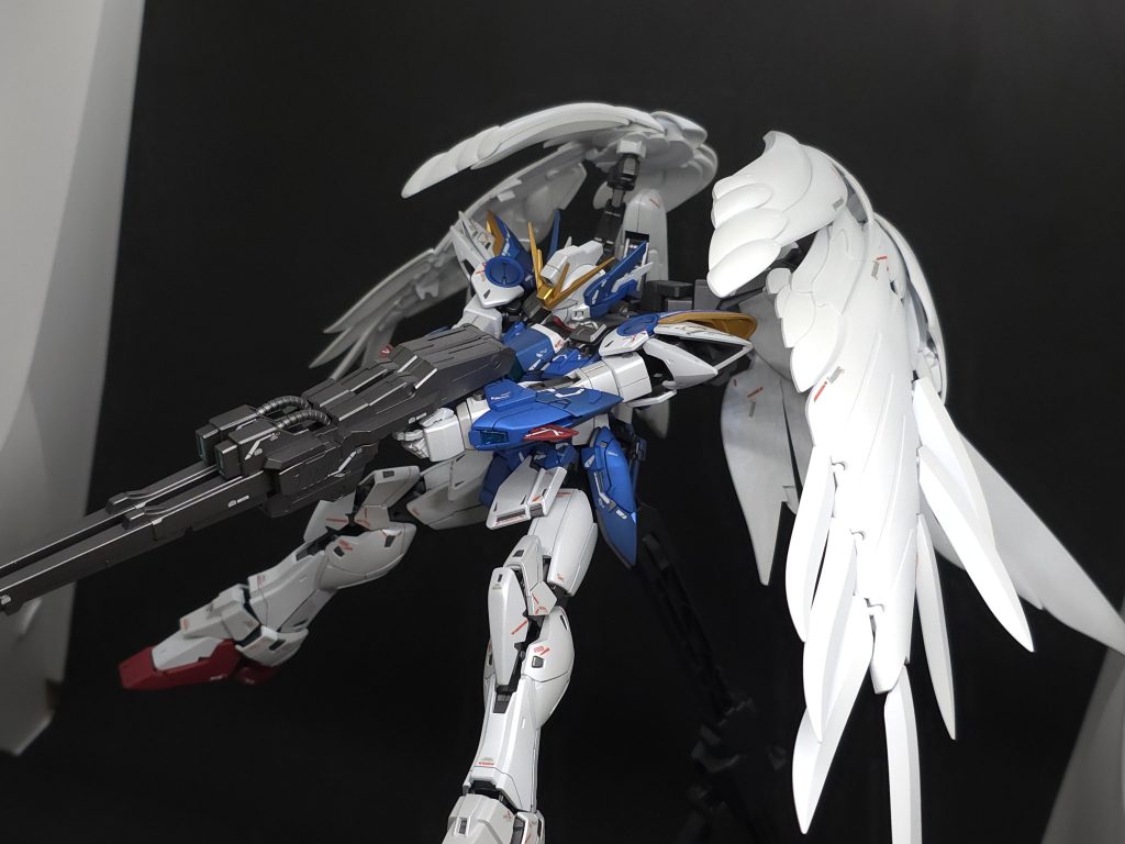 折角なので上からも撮影してみました！ウイングバインダーが良く動いてくれるのでポーズも取りやすいです。一応1996年まで放送しているので、なんとか30周年には間に合ったということで！(笑)ここまでご覧頂きありがとうございました！