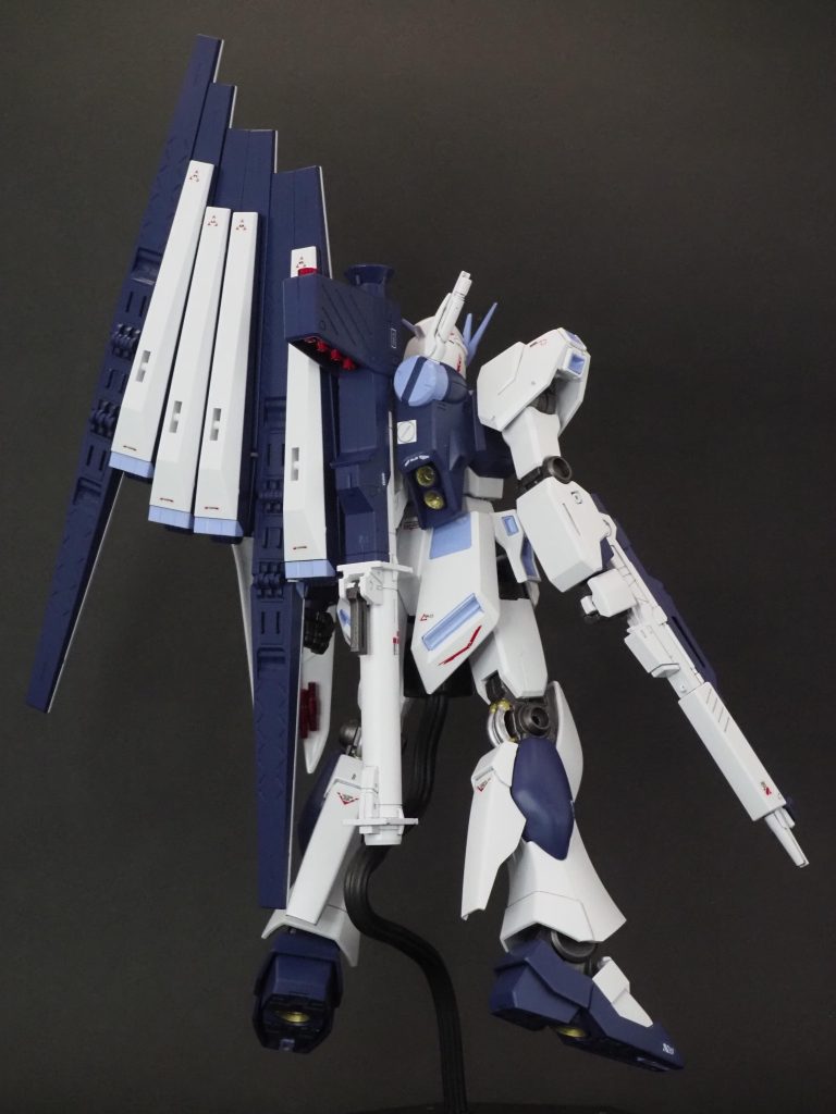 フィンファンネルは6つとも同じ部品で色分けも完璧でコの字もバッチリ決まって凄いですね。HGUCからの進化をめちゃくちゃ感じました。