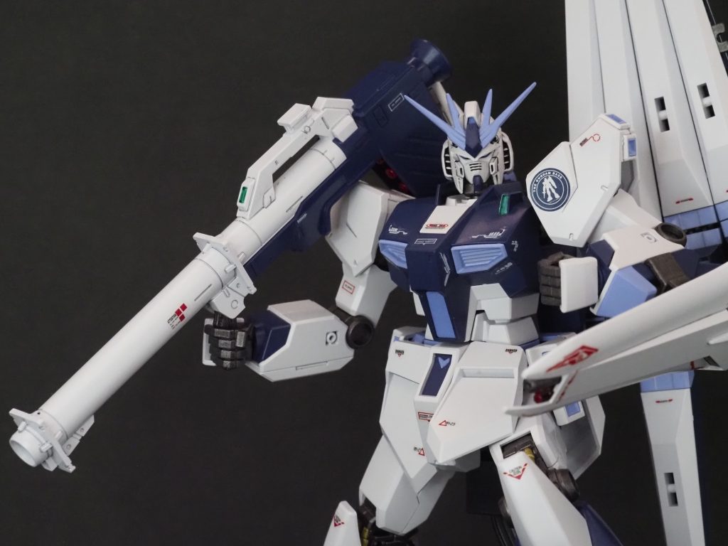 対するバズーカは弾まで真っ白で塗り分け必須だったり砲口内を塗るのがマーカーだと届かなかったりでしょんぼり。