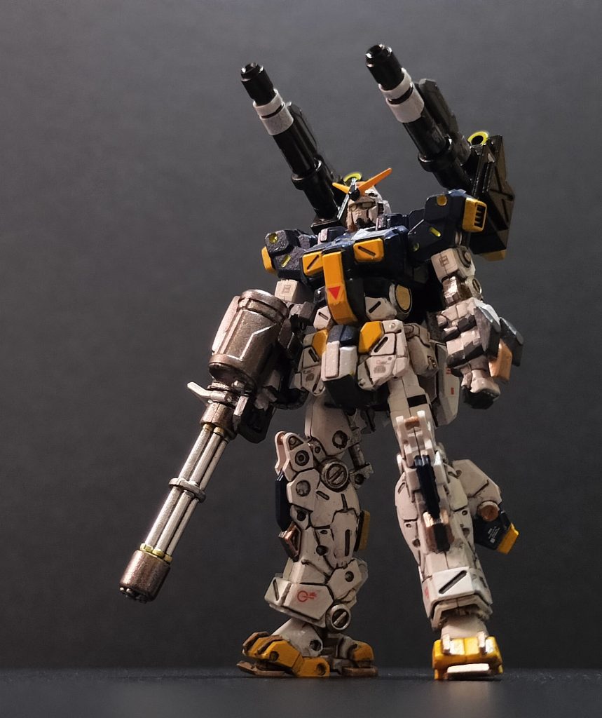 13)&nbsp;&nbsp;&nbsp;&nbsp;さて、それそろ手をだそうかのう、と仮組していると「フルアーマーなのにスマートすぎてちょっとガンキャノンにするにヒーロー体系すぎるなあ」と感じ、プラン変更し、マドロック風のそれを作ることに。