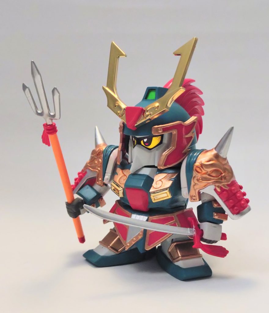 キットに戻ります。貴龍戟(きりゅうげき)と赤龍刀の中の隠し刀、武器がいっぱい。