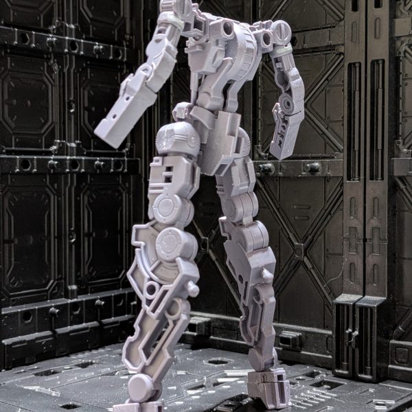 一生懸命パーティングライン処理中、自分なりに丁寧に。肉抜きも埋めたりして、頑張ります。（6枚目）