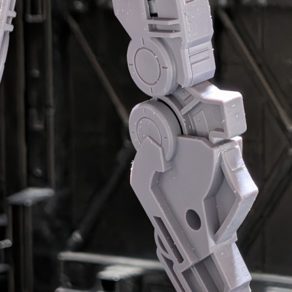 一生懸命パーティングライン処理中、自分なりに丁寧に。肉抜きも埋めたりして、頑張ります。（5枚目）