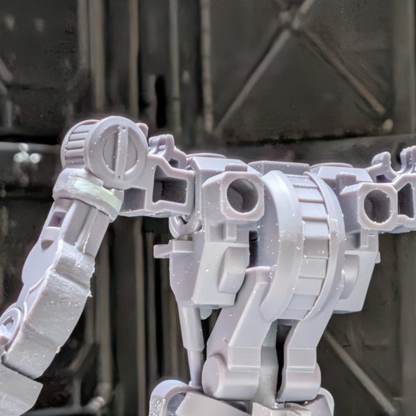 一生懸命パーティングライン処理中、自分なりに丁寧に。肉抜きも埋めたりして、頑張ります。（3枚目）