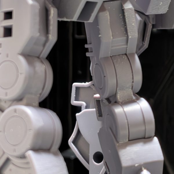 獅電　量産中です。引き続き　パーティングライン消し等丁寧に取り組みます。（3枚目）