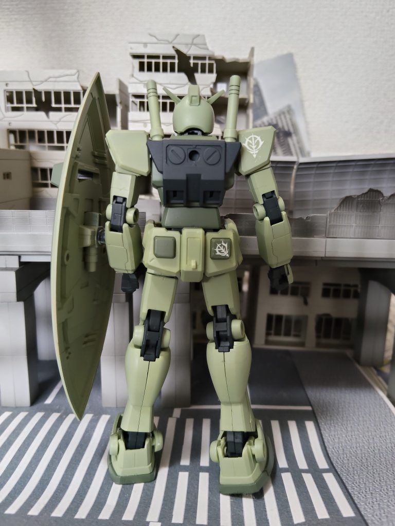 ガンダム　ジオン鹵獲機–4枚目/制作者：新人メカニック