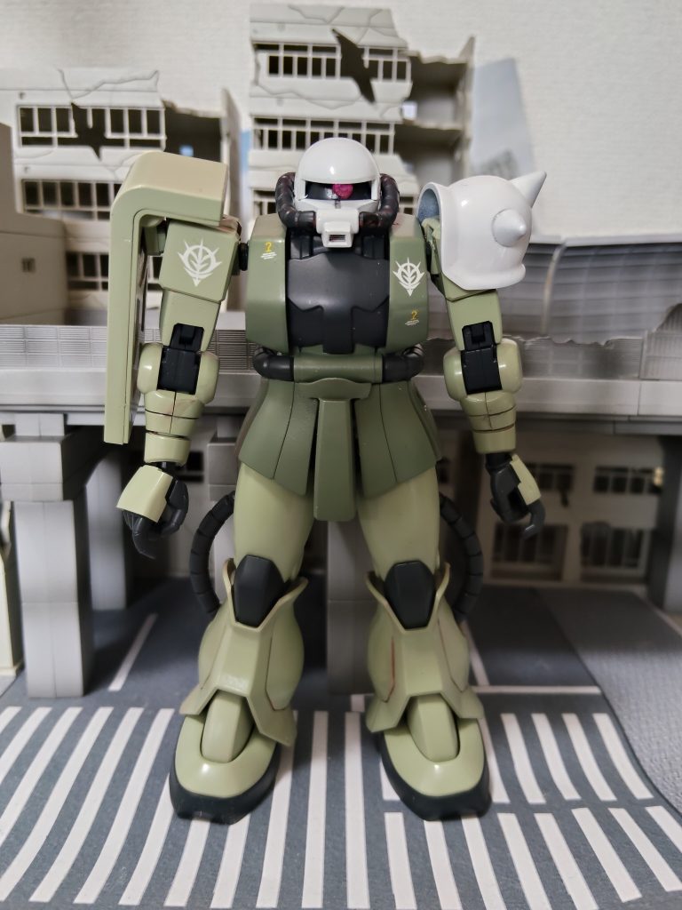 シン・マツナガ専用ザクII–2枚目/制作者：新人メカニック