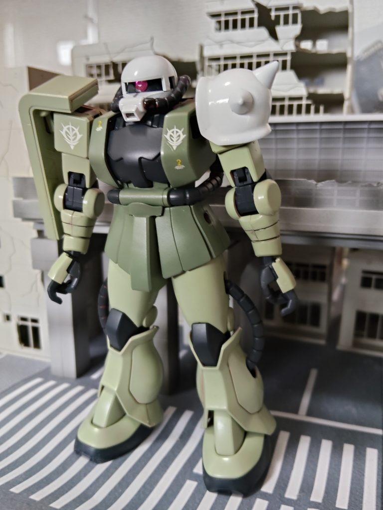 シン・マツナガ専用ザクII–3枚目/制作者：新人メカニック