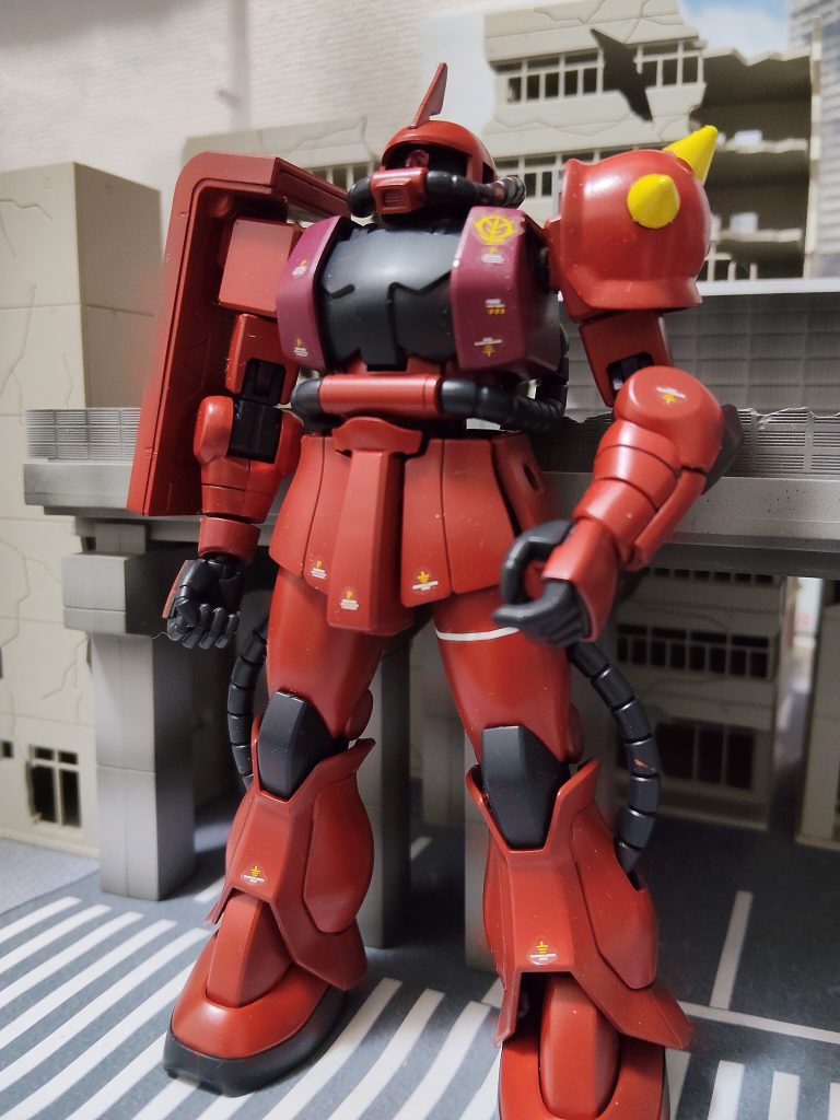 ジョニー・ライデン専用ザクⅡ–3枚目/制作者：新人メカニック