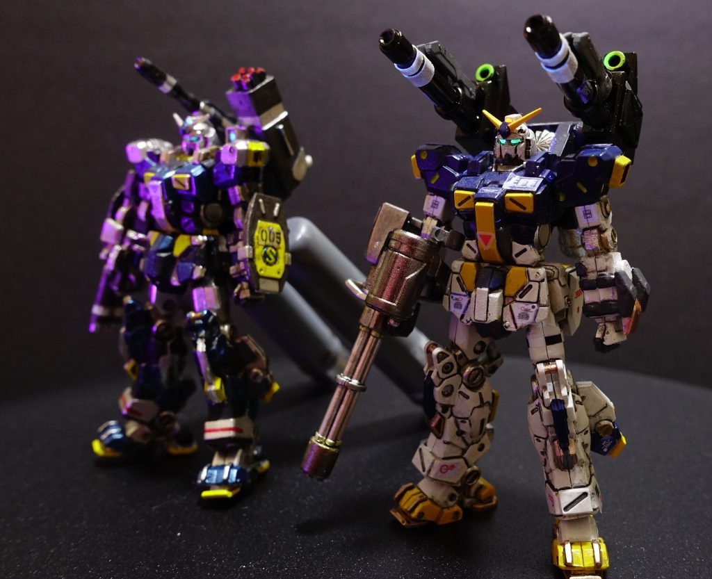 16) そういえば今回の作品で、たぶん私のアーティファクト作品50体目の節目！　なので2022年4月に作ったフルアーマーガンダムを使った作品と並べてみました。このスレッガー用フルアーマーは私のアーティファクト作品5体目で、少しずつ改造に手を染め始めた頃でした。このころはまだガンダムマーカーエアブラシがなかったのですべて筆塗り。思うようにきれいな塗装ができなくて、四苦八苦しました。はて、4年の間に私は進化向上できたのか？？？　楽しさは確実に増えましたね。GUNSTAと、日ごろ暖かいコメントやイイネくださる皆さんのおかげデス。