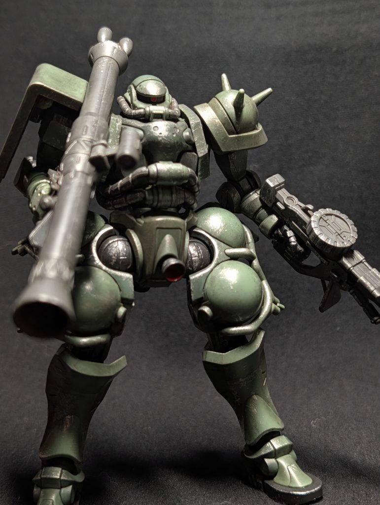 ファーストのザクⅡと比べ、独特のフォルムですが、見慣れればこれはこれでかっこいい😊