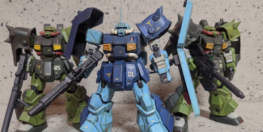 同じく左から過去作のHGホビーハイザック改造ハイザックカスタム。ヴィンセント機、HGハイザックカスタム。