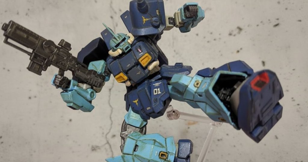 【アクション①】ライダーキックというかシャアザクの有名なポーズ😅