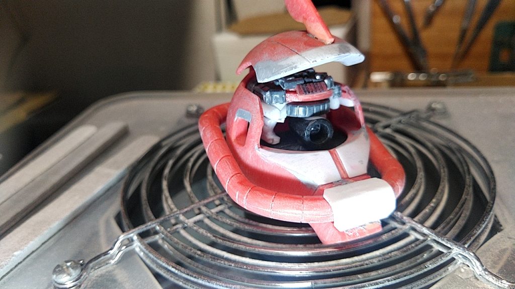 顔も間詰め等、色々整形しています。