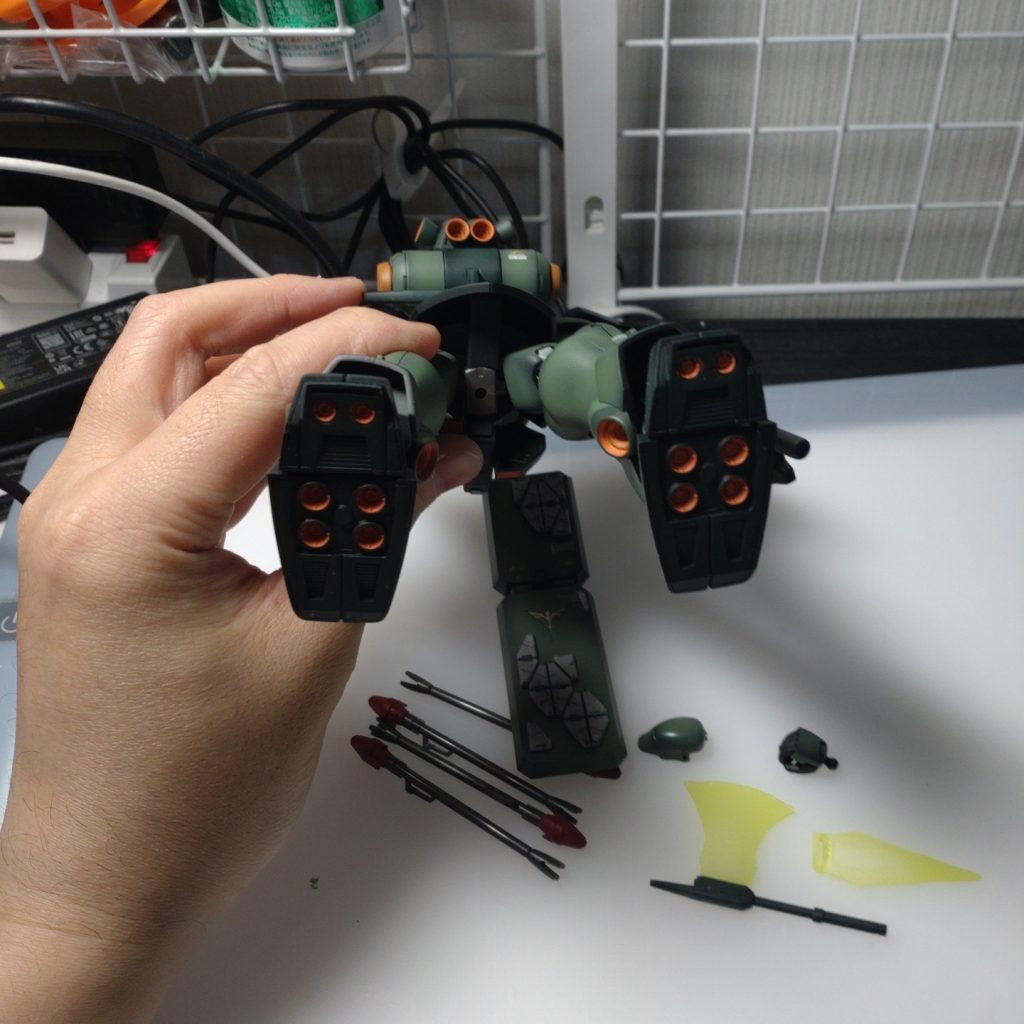 バーニア部分はエナメルで塗装