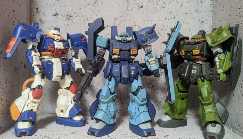 左からHGホビーハイザック、ヴィンセント機、HGハイザックカスタム。