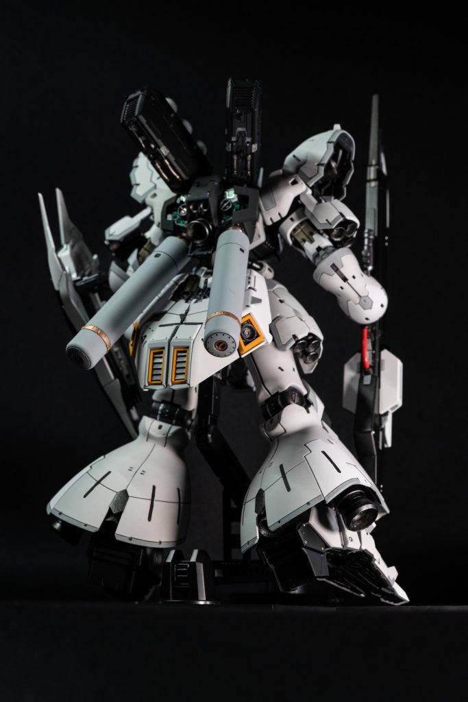 装甲が開閉する箇所は内部をチラ見えする程度にサイコフレームカラーに塗り方してます。&nbsp;自分の好みサザビーを形に出来たので作ってみて良かったです。ガンスタって初めて投稿してみたけどこれでいいのかな…もし読んでくださった方いらしたらありがとうございました。