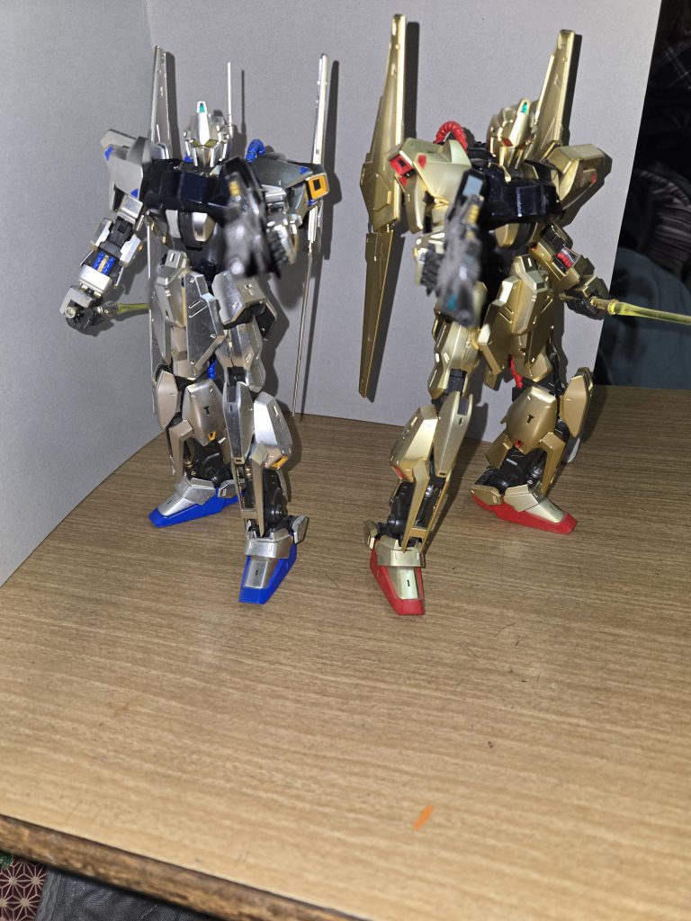 片方は全塗装はがし！な感じですね。