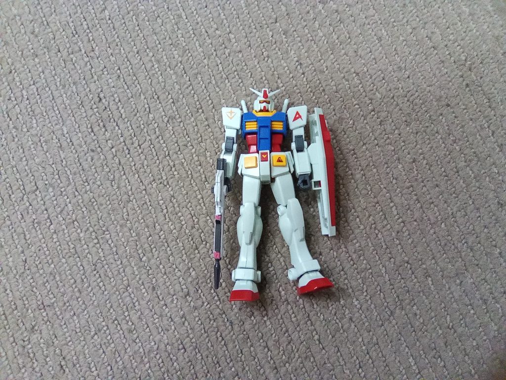 連邦本部からもらった当初の状態、ビームライフルとマーク以外に外見は一年戦争時のと大差はあまりない