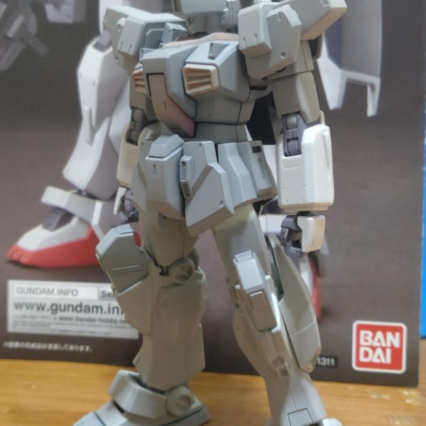 春まで本塗装ができないので色々組んでますが今日はマークIIをミキシングして良さげなMSを製作中です（2枚目）