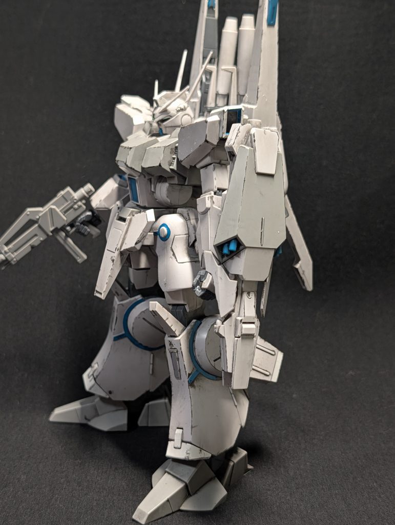 ドーベンウルフでは胸部のジェネレーター直結のメガランチャーがシールドに組まれてるのは熱いです。