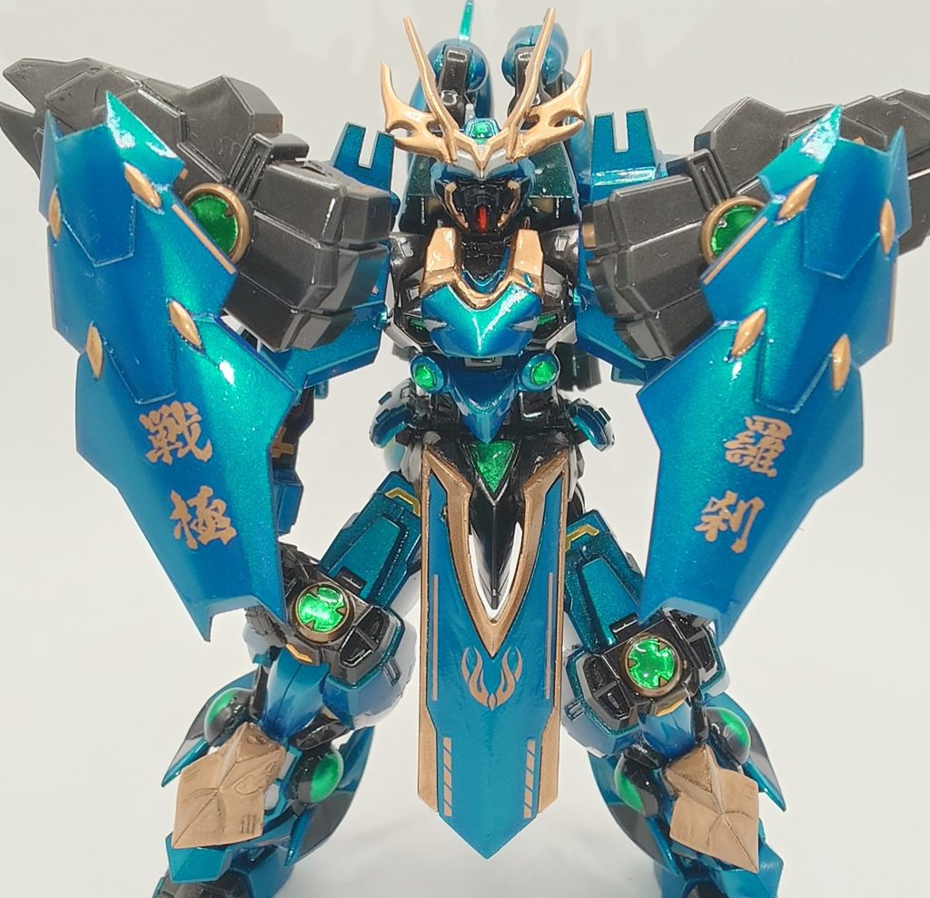 可動式追加装甲兼追加ブースター：両肩大型副腕に追加された装甲兼ブースター。