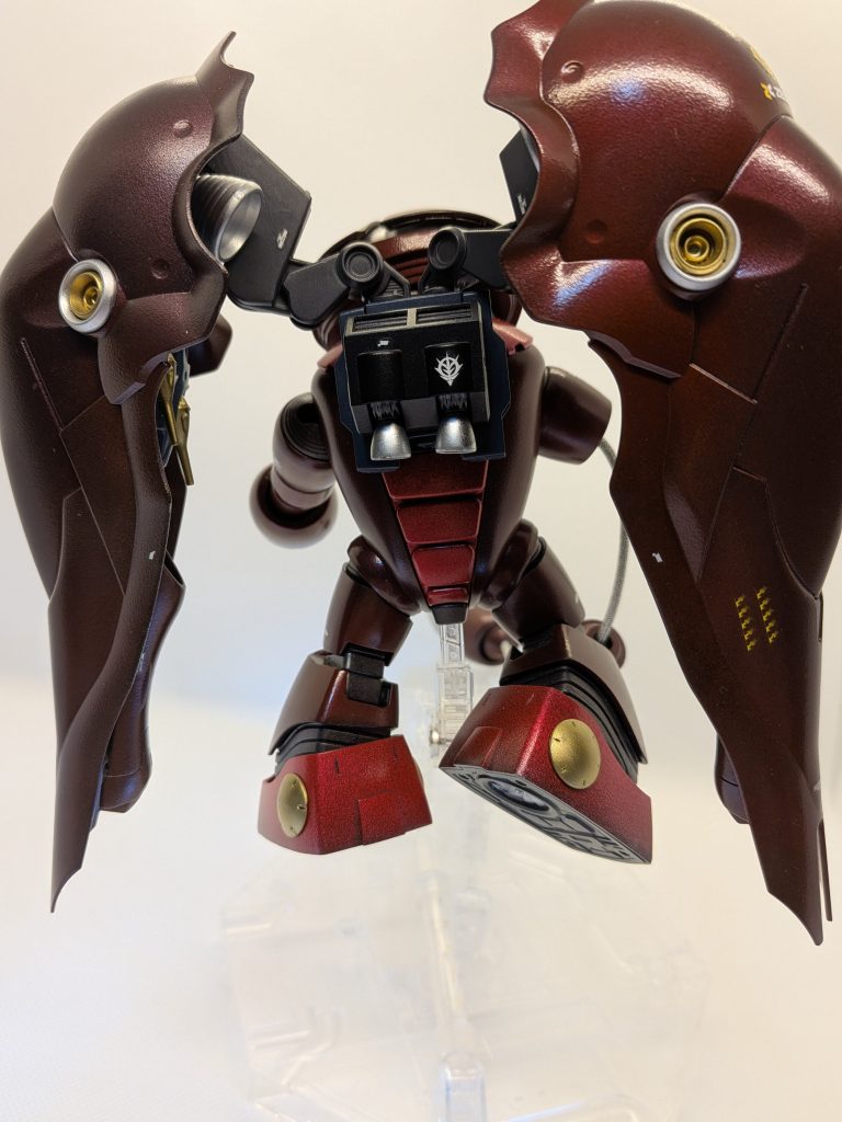 ヨーザ「なんじゃこりゃ〜！」ミラ「ん？アッガイだよ？汎用タイプに設計し直したの、これで見つかってもとんずらできるよ」ヨーザ「いや、そうかもしれんがコスパ・・」