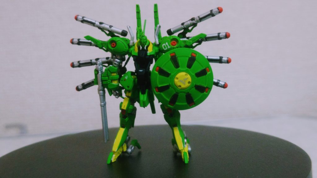 メインの緑はタミヤアクリルカラーのライトグリーンです。緑系塗料でパラス・アテネのイメージに合う緑ってのが中々見つからない中出会ったのがこの子でした。後はつや消しで全体的に落ち着かせてます。