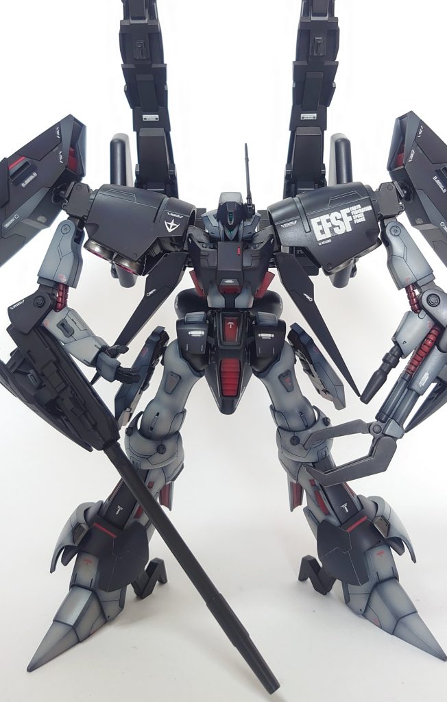 で～ん！真正面。カスタム2号機の右腕、普通のカスタムの左腕。腰のスカートのような部品はシナンジュの腰パーツ。ちょこちょこっとミキシングしてます。