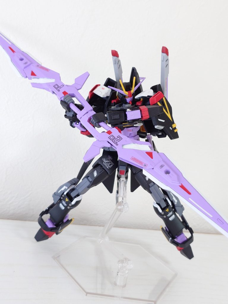 対艦刀はソードインパルスのデータを流用し、連結が可能