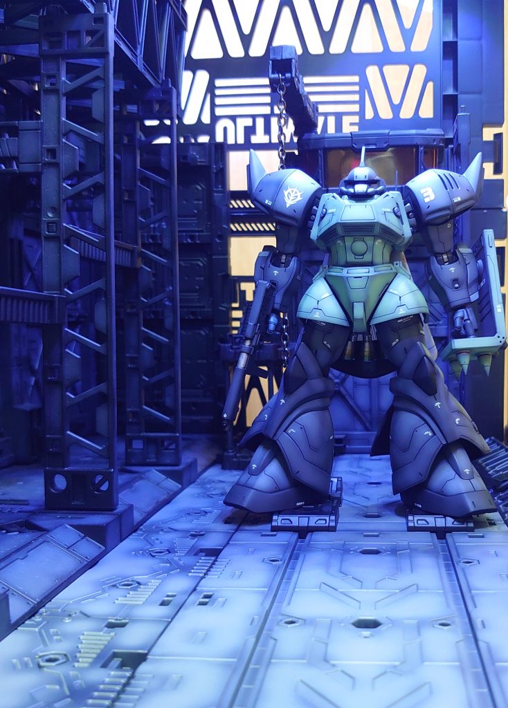 出撃の時を静かに待つ、ゲルググマリーネ。100均基地です💦安価に時短で出来ます。凄い時代になりました～