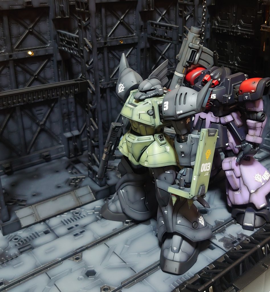 俯瞰で。後ろのドムトローペンはツッコミどころと思いますが、生温～い目で見てやって下さいwあくまでも雰囲気で～いつかはリックドムⅡを手に入れたいです😅