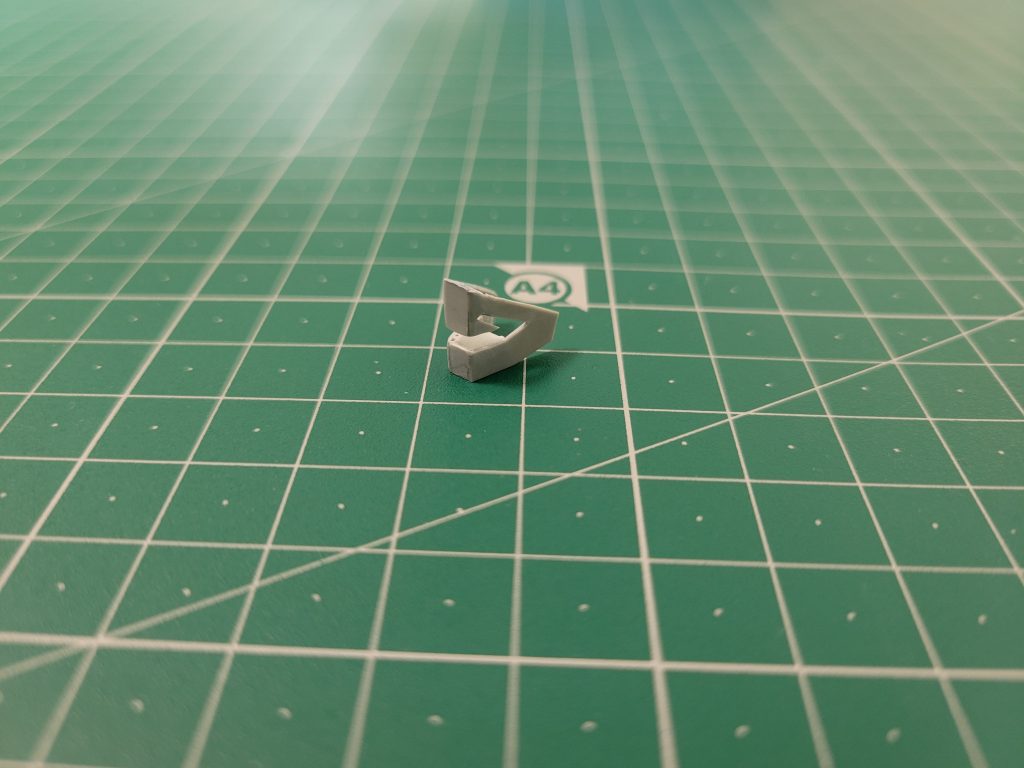 プラバンでフェイス。カメラ・アイはレジンで。