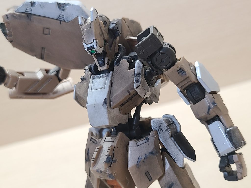 ニッパーでダメージ表現をしパステルでウェザリングをしました