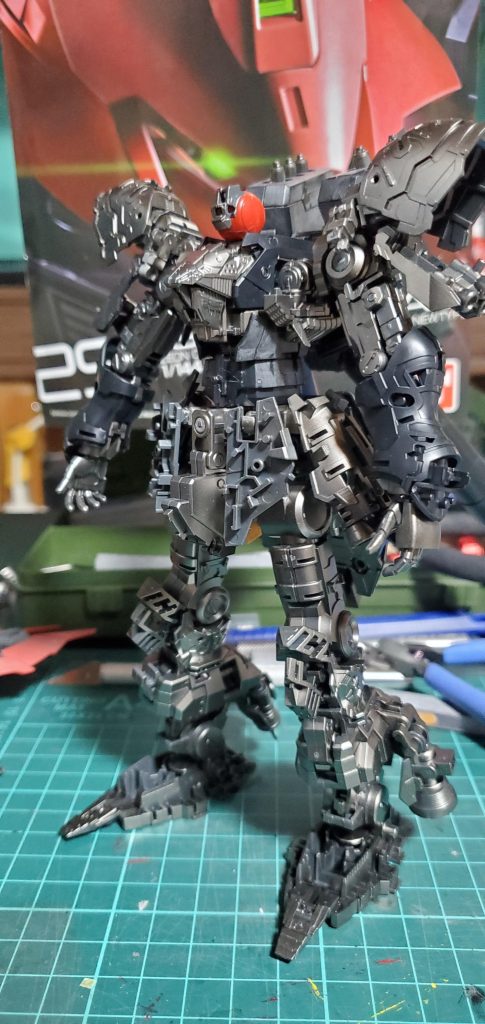 フレームはフィニッシャーズ、ライトガンメタルでランナー塗装