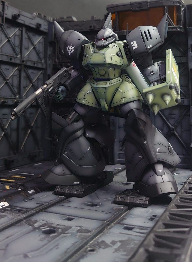 1枚目の態勢でカタパルトに乗せると…足のサイズが合いません🤣