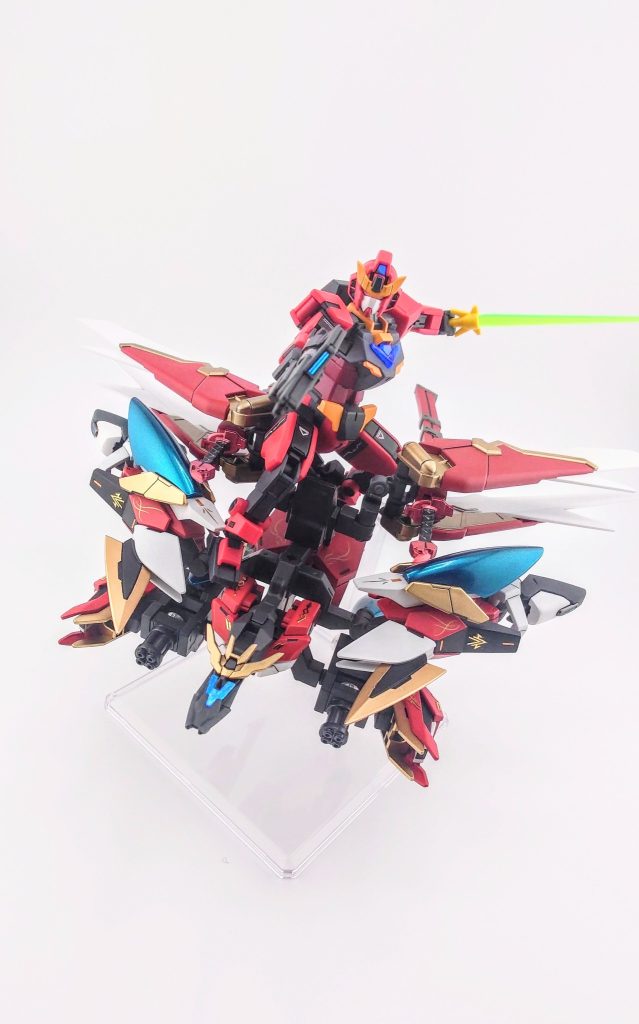 アーマーにはセンサーが付いており、戦闘時にはビームガトリングが展開して攻撃できる仕組みにしてます。&nbsp;