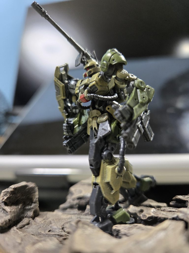 仕上塗装は筆塗をしました…筆塗は難しいですね…(´・ω・`)筆塗の難しさを置いても①色が気に入らない、②下地が生かせていないと自己評価は20点くらいになりました。ウェザリングで何とかならないかと期待して…⇓以下完成写真です。