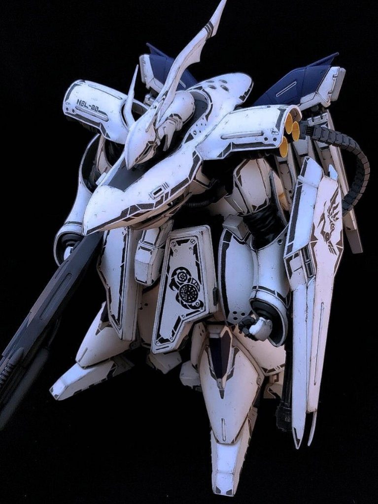 と言う昔個人的に書いてた小説に登場させたナイチンゲールです。要するに悪い子はいねぇかー！と銃弾をバラまいていく正義の味方？です。残念ながら途中でやめてしまったので設定は謎のままになりました。右肩の装甲にはNBL(ネブラ)-00と書いてます。&nbsp;