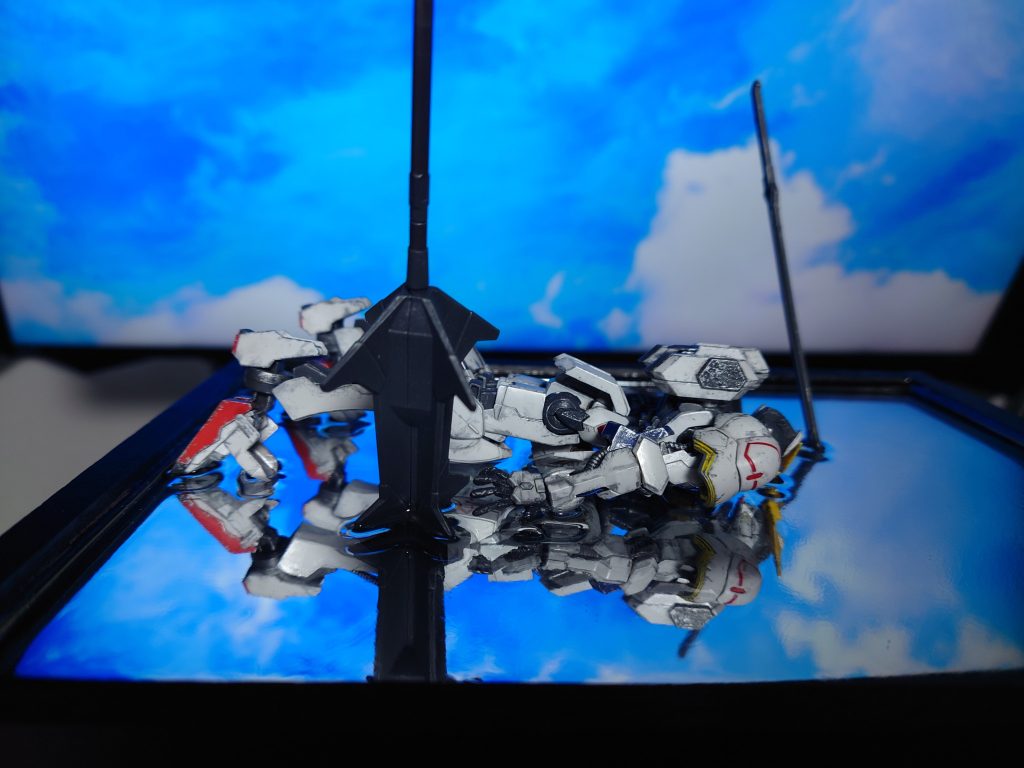 今回、100均で購入したレジン液試してみたくって。結構ドロッとしてたんで、気泡が残って悲惨な事になるかなーって思ったけれど、そこまでひどい事にはなりませんでしたね。