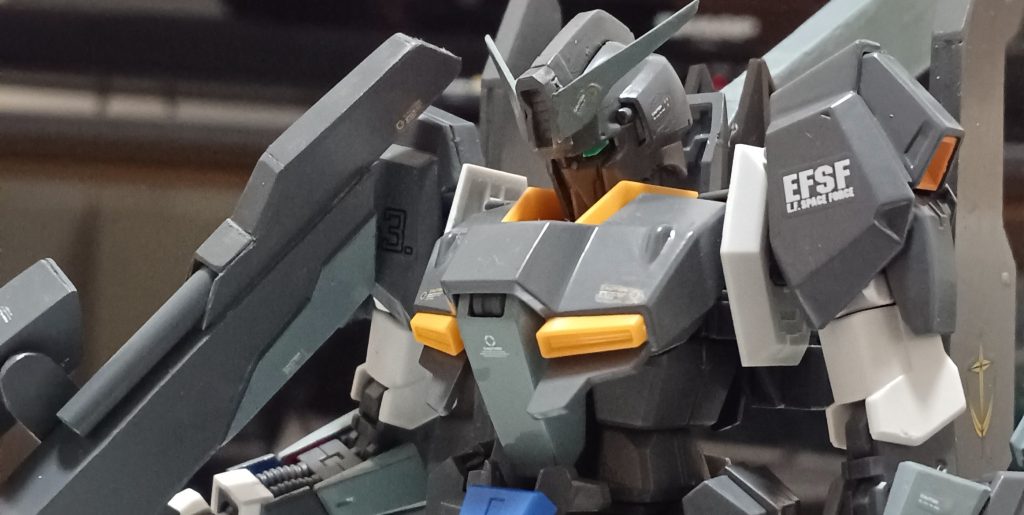 装備1　ハイメガキャノン砲頭部からハイメガキャノンを打ち込むことができる