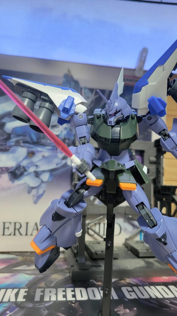 このパイロットは格闘戦が得意なためイージーウィザードを装備しビームサーベルや特斬槍との併用での戦闘を良く行う