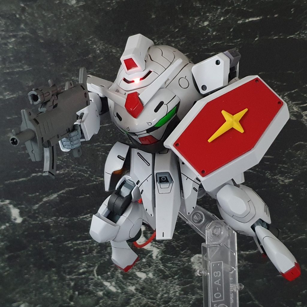 本来のモノアイはコチラ！(胸のツインアイはあくまでも『塗装』という設定なので、光らないです！)